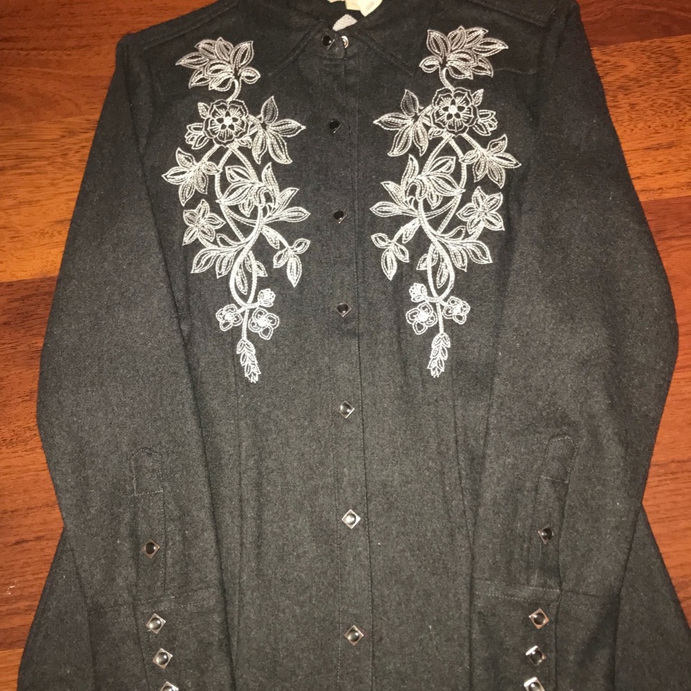 Stetson pearl snap with Embroidery detail